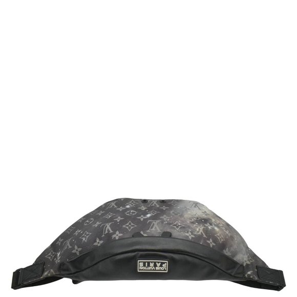 LOUIS VUITTON Discovery Monogram Galaxy Bumbag Black - Picture 4 of 13